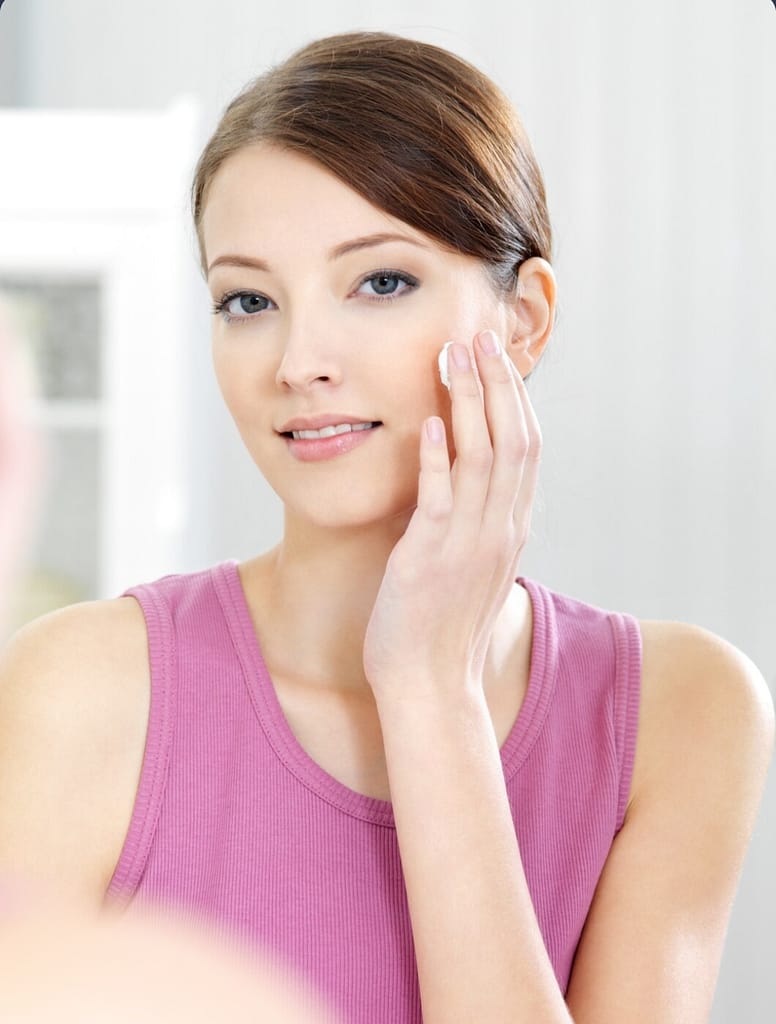 Close-up image of Retinol and Hyaluronic Acid Face Cream showcasing its rich texture.